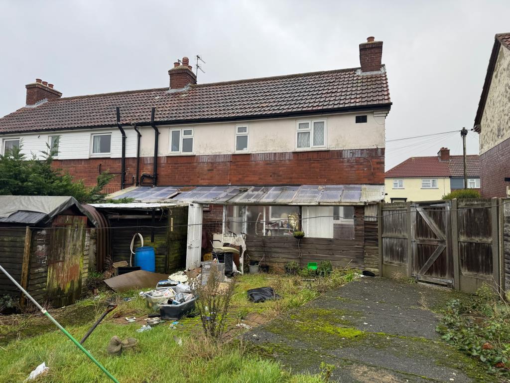 Lot: 81 - THREE-BEDROOM SEMI-DETACHED FOR IMPROVEMENT - Rear of property